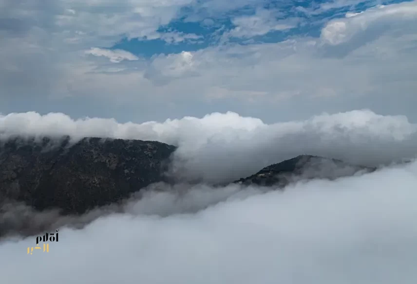 رفع درجة الإنذار إلى الأحمر على المحافظات الجبلية بمنطقة جازان