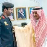 أمير تبوك يقلد قائد القوة الخاصة للأمن والحماية بمشروع البحر الأحمر رتبته الجديدة