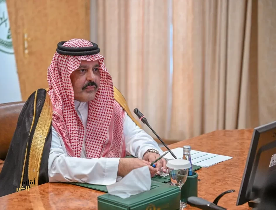 أمير حائل يرأس اجتماع اللجنة الرئيسة للدفاع المدني بالمنطقة