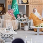 وزير الصحة يسلّم مساعد وزير الدفاع للشؤون التنفيذية 4 شهادات لاعتماد مدن عسكرية مدنًا صحية