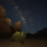 تبوك.. حين تعانق الجبال النجومَ وتتحول السماء إلى لوحة للتصوير الفلكي
