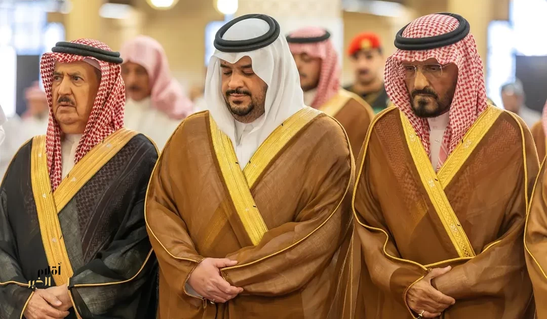 نائب أمير منطقة الرياض يؤدي صلاة الميت على صاحب السمو الملكي الأمير عبدالعزيز بن سعود بن ناصر بن عبدالعزيز