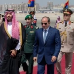 سمو ولي العهد يصل إلى القاهرة في زيارة عمل وفي مقدمة مستقبليه الرئيس المصري