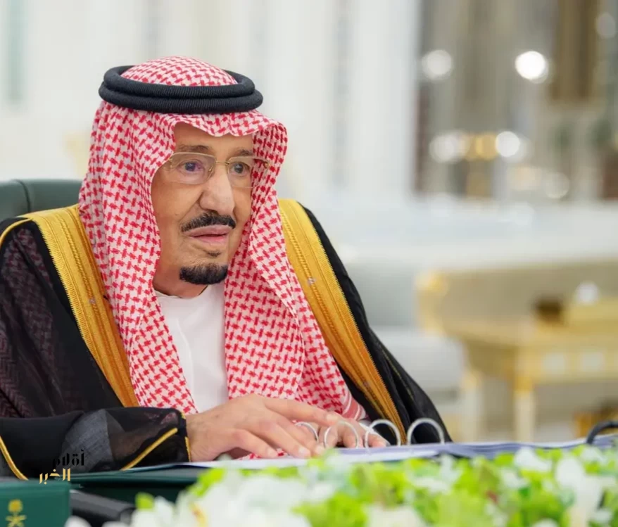 خادم الحرمين الشريفين يرأس جلسة مجلس الوزراء في جدة