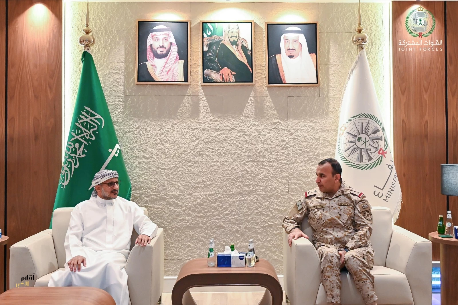 قائد القوات المشتركة يلتقي عضو مجلس القيادة الرئاسي اليمني قائد قوات المقاومة الوطنية