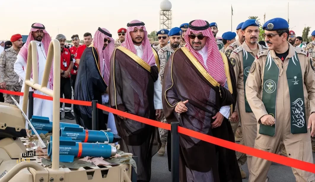 نائب أمير تبوك يشارك باحتفال قاعدة الملك فيصل الجوية باليوم الوطني