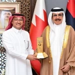 وزير الداخلية البحريني يكرم الدكتور المعيدي الفائز بالمركز الثاني في مسابقة البحوث الخليجية لحماية النزاهة ومكافحة الفساد