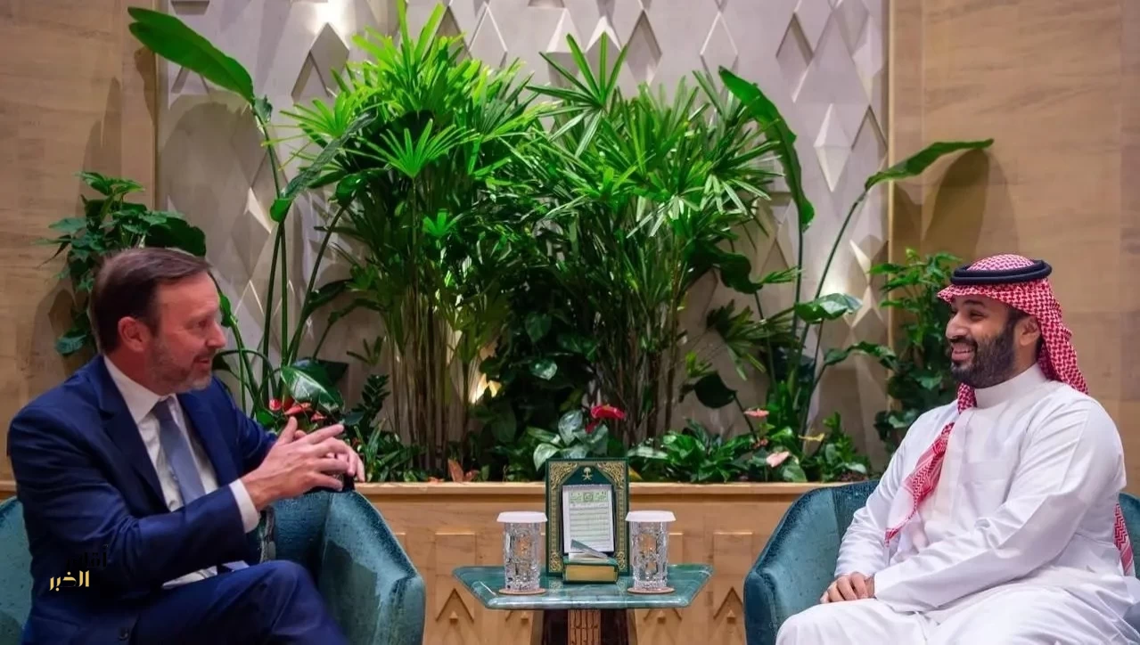 سمو ولي العهد يجتمع مع عضو لجنتي العلاقات الخارجية والاعتمادات في مجلس الشيوخ الأمريكي