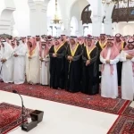 نائب أمير منطقة الرياض يؤدي صلاة الميت على عبدالرحمن المقيرن