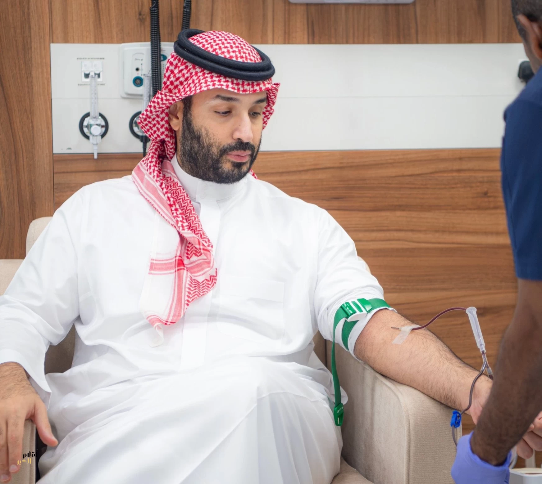 سمو ولي العهد يتبرع بالدم ويطلق الحملة الوطنية السنوية للتبرع بالدّم لعام 2026 في بادرة وطنية إنسانية