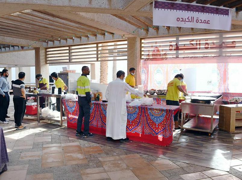 إقبال كبير على السوق الرمضاني بينبع الصناعية