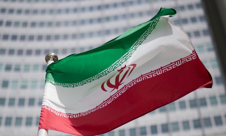 الاستخبارات الإيرانية تهدد الصحافيين وتواصل قطع الإنترنت وقمع وسائل الإعلام