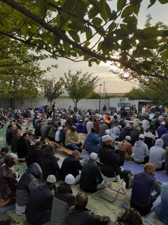 عمدة بلدية درانسي في شمال باريس في فرنسا جان كريستوف لاغارد يهنئ المسلمين بعيد الفطر المبارك