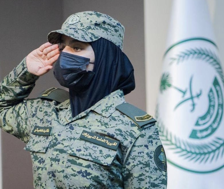 تحت رعاية سمو وزير الداخلية المدير العام للجوازات يشهد حفل تخريج (228) فردًا من مجندات دورة الفرد الأساسي الرابعة