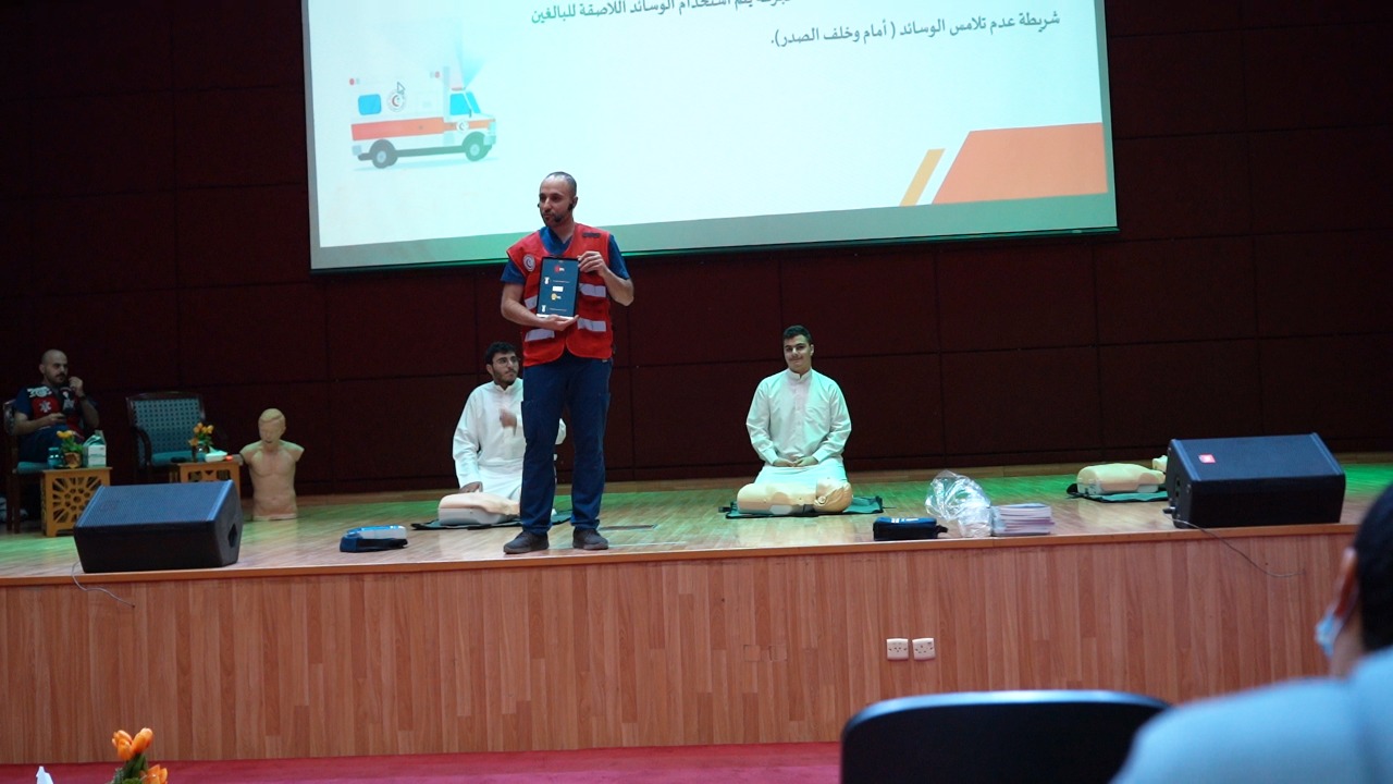 الهلال الأحمر السعودي يدشن مبادرة "مدرسة آمنة" للتعريف بالإسعافات الأولية داخل المؤسسات التعليمية
