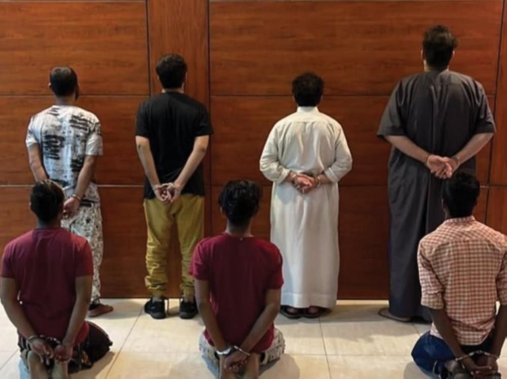شرطة منطقة الرياض تقبض على (7) أشخاص انتحلوا صفة غير صحيحة ونفذوا حوادث سلب