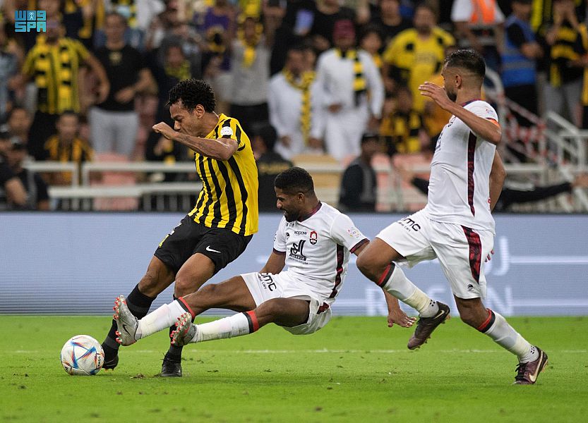 الاتحاد يتعثر في سباقه نحو لقب دوري روشن