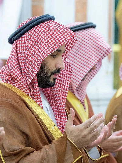 ولي العهد يزور المسجد النبوي ومسجد قباء