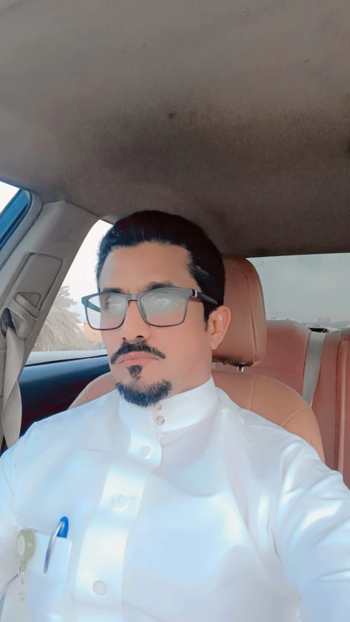 مدير عام القانونية بوزارة الصحة يكرم المحنشي