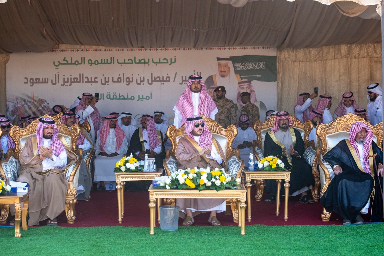 أمير منطقة الجوف يدشن ميدان الأضارع للهجن ويشهد أول سباقاته