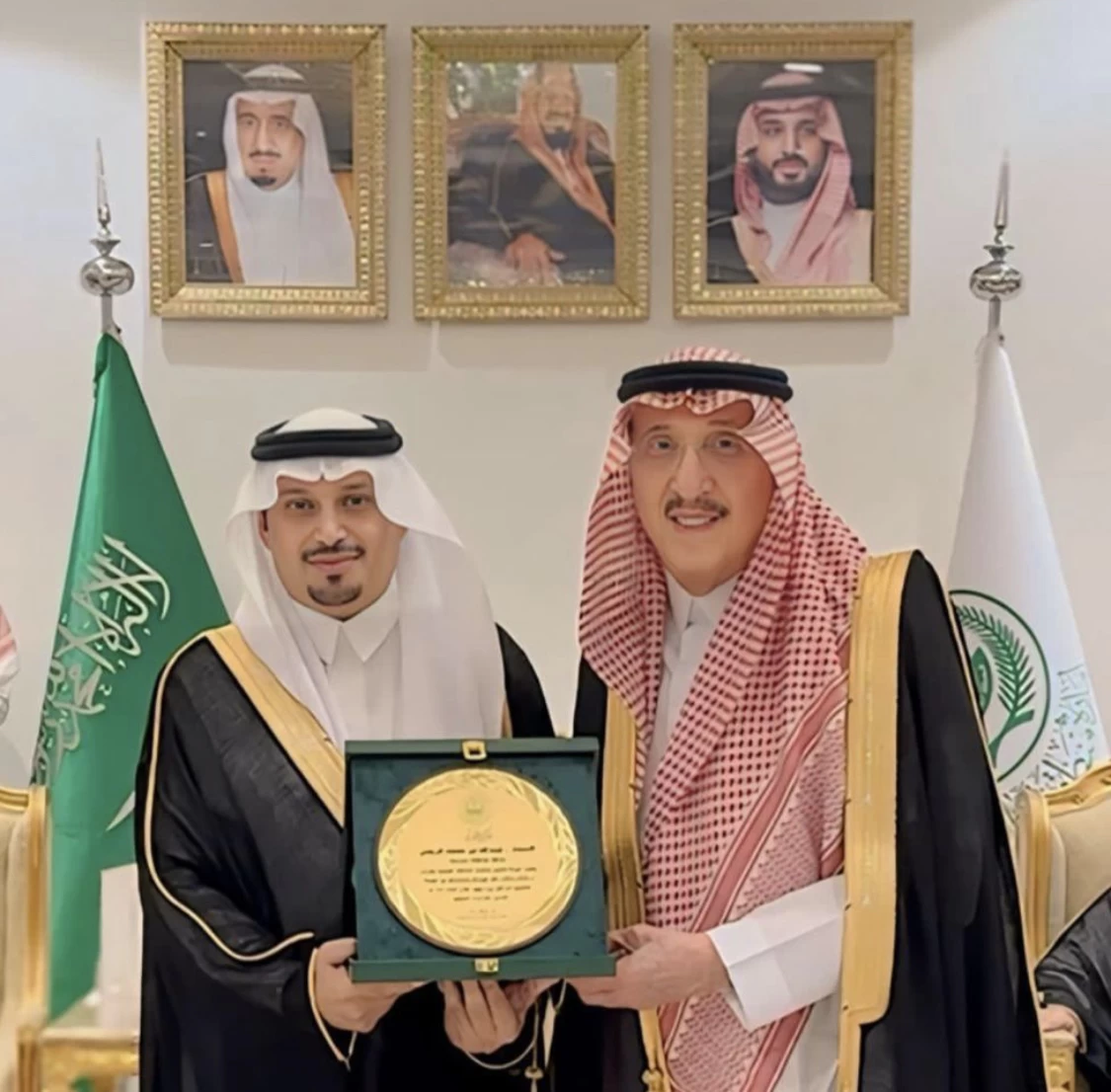 أمير منطقة جازان يكرم محافظ محافظة العارضة ومشايخ المحافظة