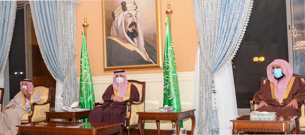 سمو أمير تبوك يستقبل المواطنين في اللقاء الأسبوعي