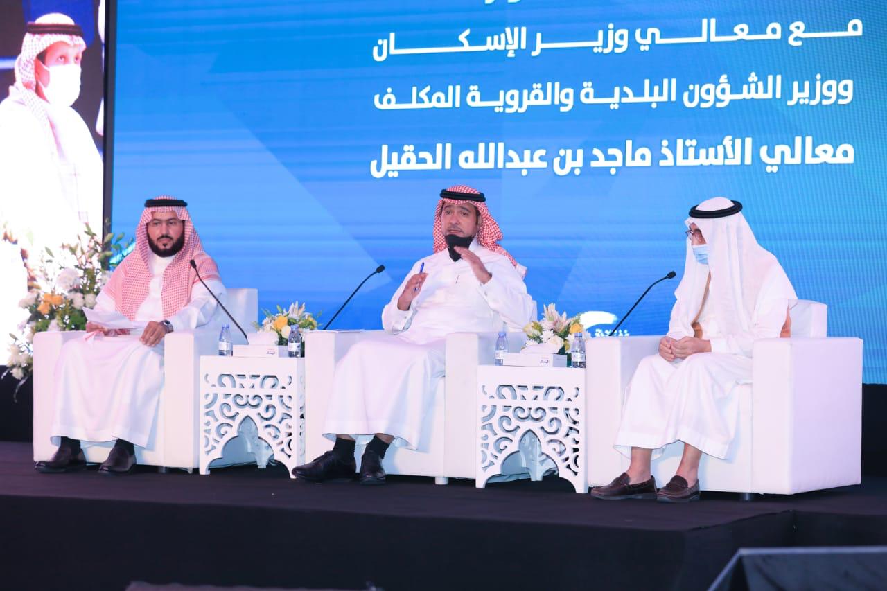 وزارة الموارد البشرية توضح إجراءات وشروط «نقل خدمات وافد»