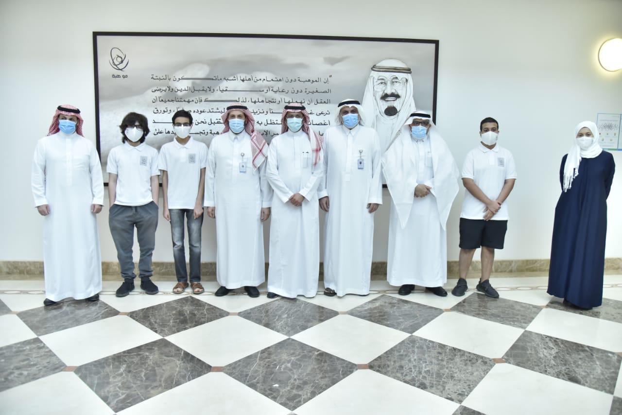 "وزير الصناعة والثروة المعدنية" يزور "موهبة" لتحفيز فريق المملكة المشارك في الأولمبياد الدولي للمعلوماتية