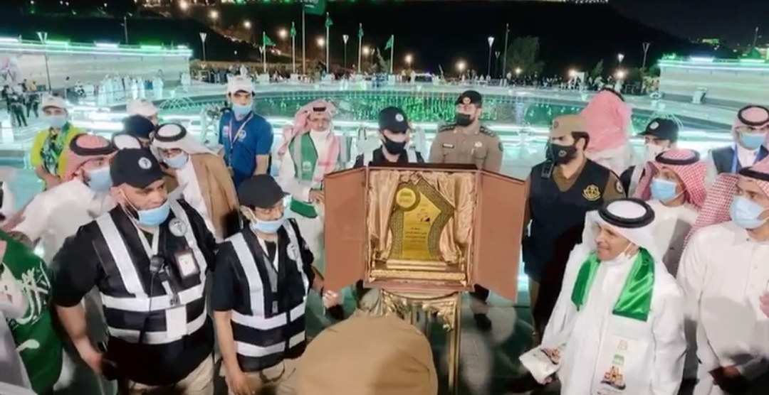 أمير منطقة الباحة يكرم أعضاء جمعية ساعد للبحث والإنقاذ 