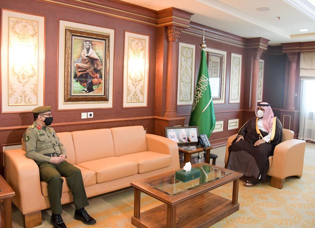 سمو الأمير محمد بن عبدالعزيز يستقبل مدير عام جوازات المنطقة المكلف