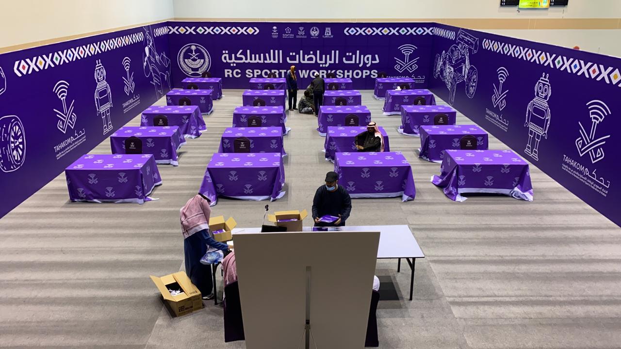 مدينة الملك سعود الرياضية بالباحة تحتضن دورات الرياضات اللاسلكيه 