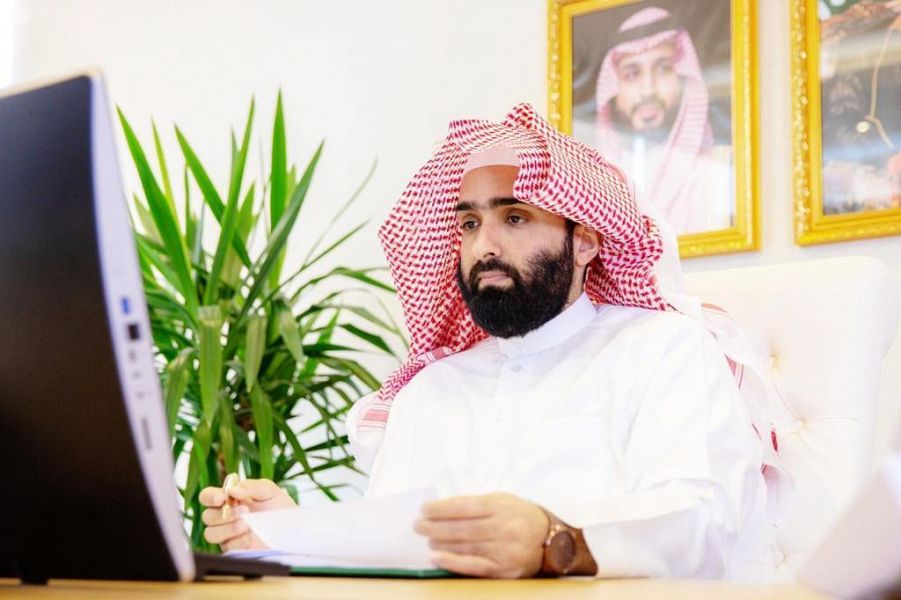 رئيس ديوان المظالم يلتقي بالمستفيدين عبر تقنية الاتصال المرئي