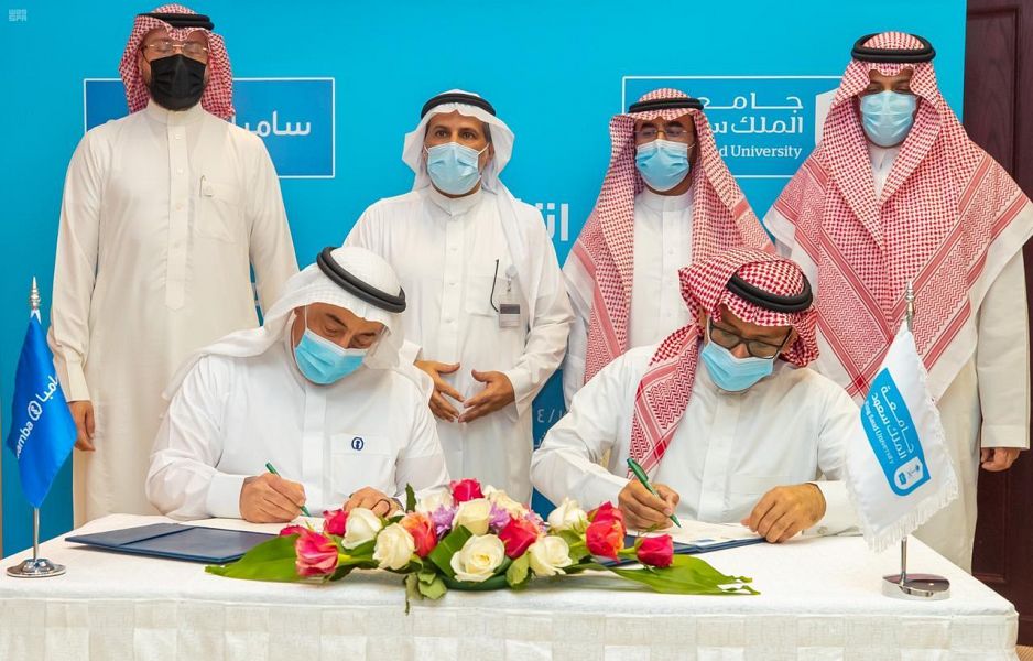 رئيس جامعة الملك سعود يوقع اتفاقية لتأسيس كراسي علمية بالجامعة