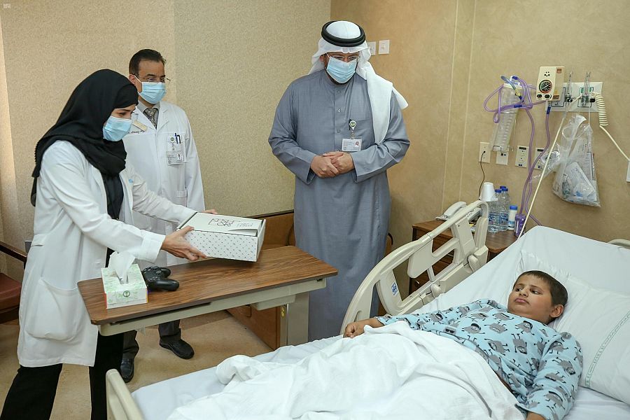 مستشفى الملك فيصل التخصصي يطلق برنامجاً علاجياً جينياً متقدماً عبر إعادة "هندسة الخلايا"