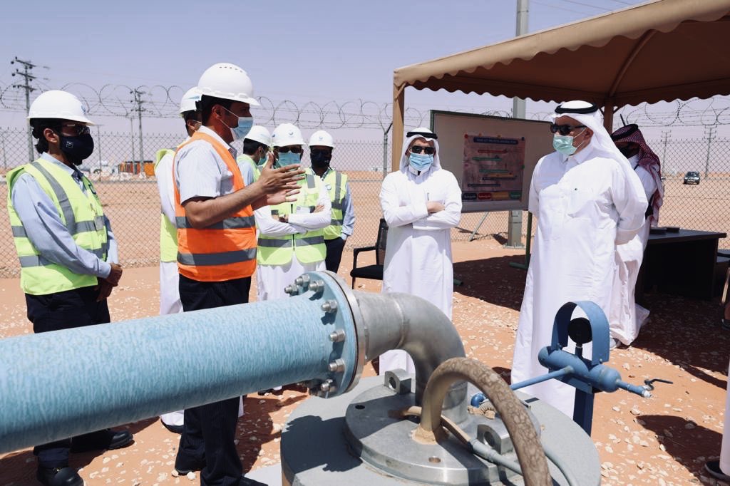الوزير الفضلي يتفقد سير العمل بمشروع نقل المياه المحلاة إلى محافظة الخرج ومحطتي سعد 1 وسعد 2