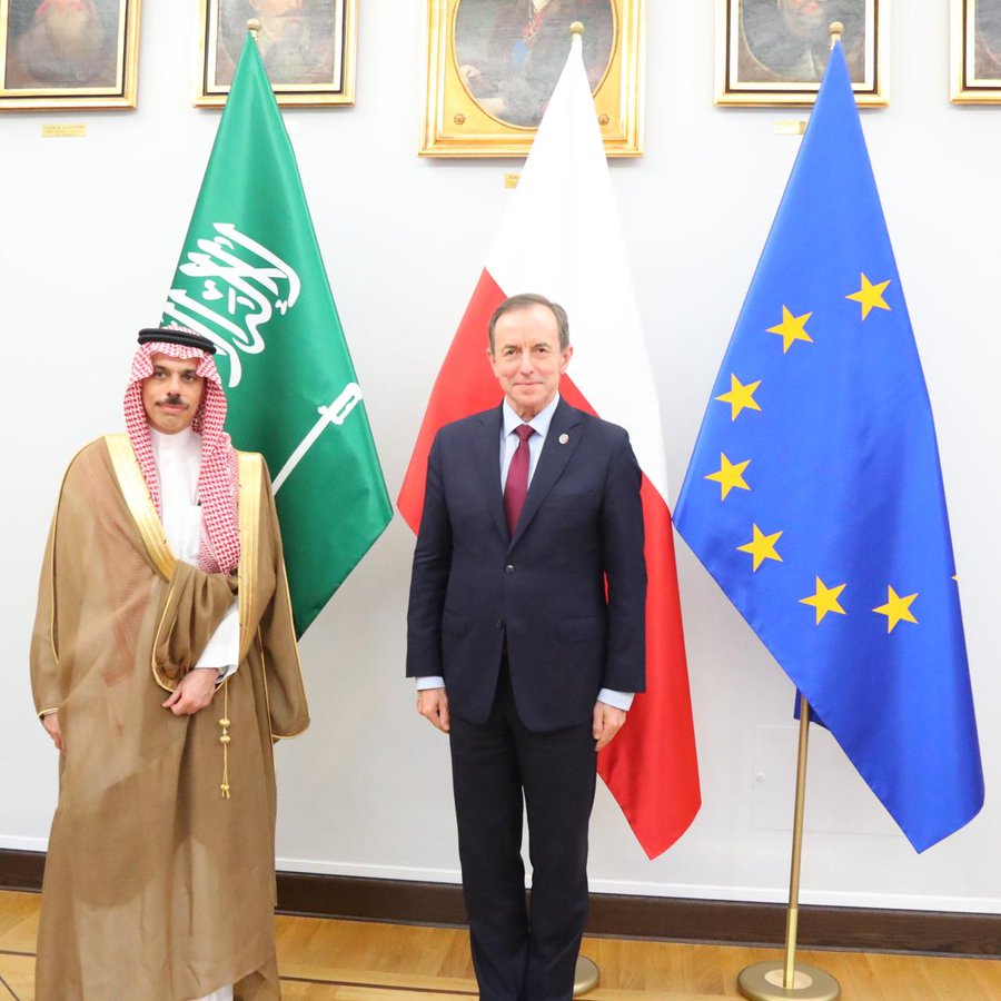 سمو وزير الخارجية يلتقي رئيس مجلس الشيوخ البولندي