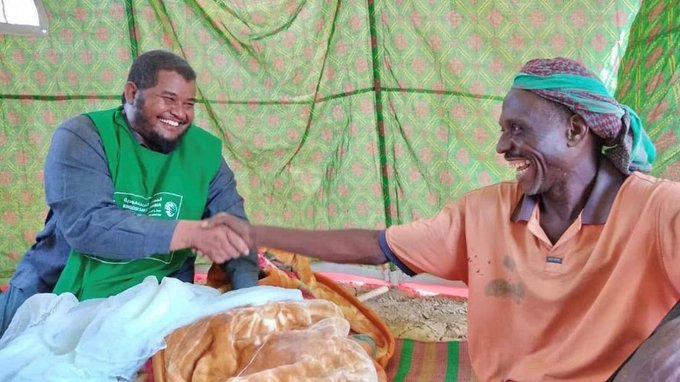 مركز الملك سلمان للإغاثة يواصل تقديم المساعدات الغذائية في المديريات الصحراوية بحضرموت