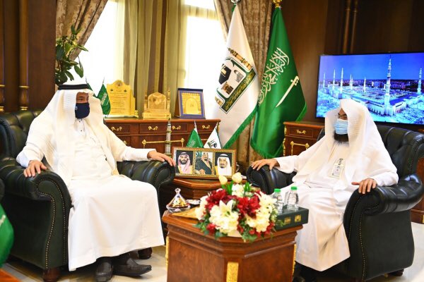 الرئيس العام يبحث مع وزير الحج ونائبه آليات استقبال المصلين في الروضة الشريفة خلال المرحلة الثانية وتكثيف الإجراءات الاح