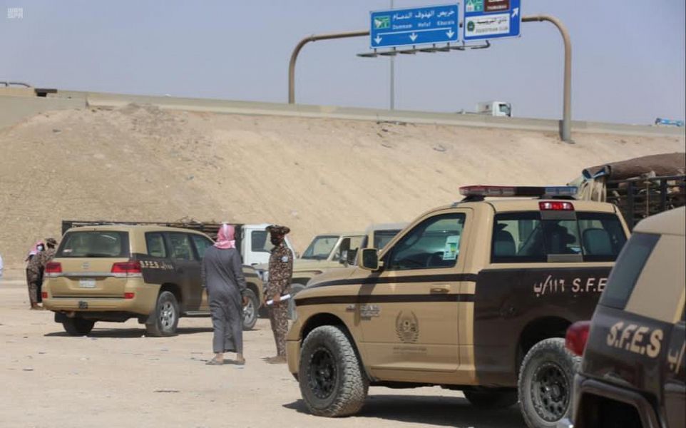 ​​​​​​​القوات الخاصة للأمن البيئي تضبط عددًا من باعة الحطب في مدينة الرياض لمخالفتهم نظام المراعي والغابات ولائحته التنف
