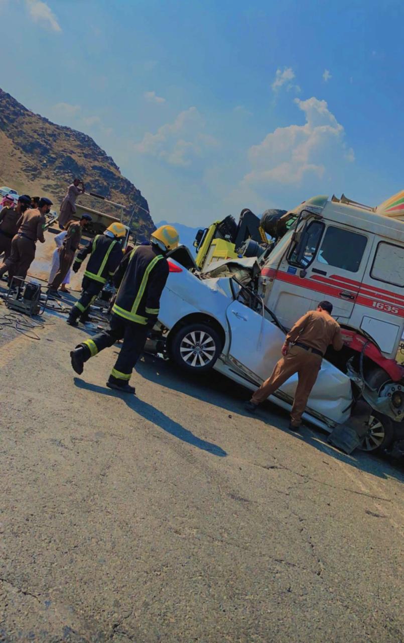 حالة وفاة وإصابة بسيطة نتيجة   حادث سير وقع على طريق المخواة نمرة