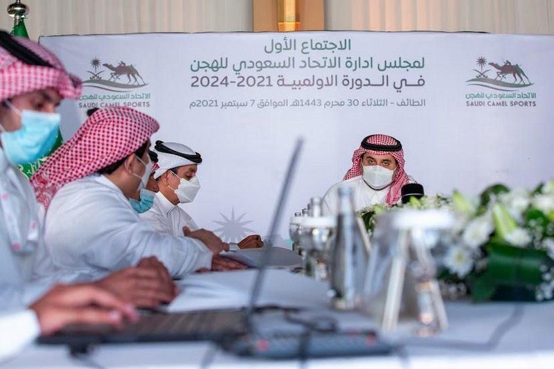 الأمير فهد بن جلوي يترأس الاجتماع الأول لاتحاد الهجن بعد اعتماده رسمياً