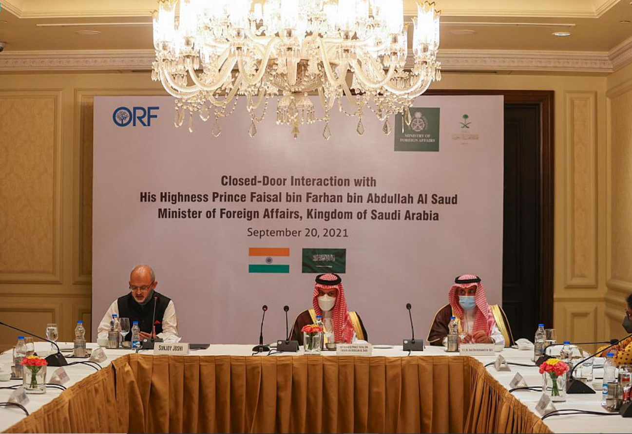 سمو وزير الخارجية يشارك في جلسة نقاش مع نخبة من الباحثين والمفكرين في الهند