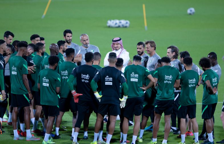 الأخضر يواصل تحضيراته لمواجهة عمان في تصفيات كأس العالم.. ويغادر اليوم إلى مسقط