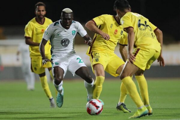 الأهلي يتعادل مع الحزم بهدفين لكل منهما