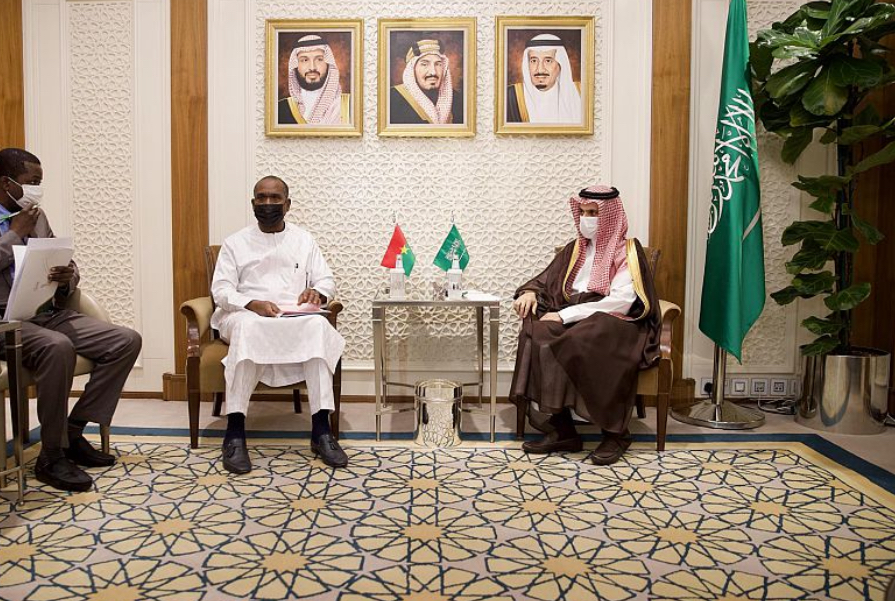 سمو وزير الخارجية يستقبل وزير الشؤون الخارجية في بوركينافاسو