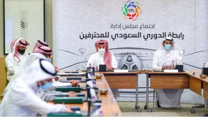 إدارة المراقبين بالرابطة تعقد عدة ورش عمل مع لجان اتحاد الكرة