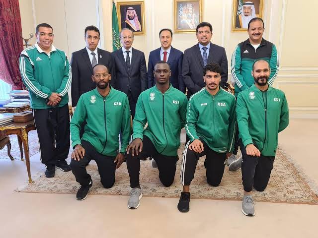 سفير المملكة لدى فرنسا يستقبل بعثة الكاراتيه ويهنئ بالإنجاز الكبير للحامدي