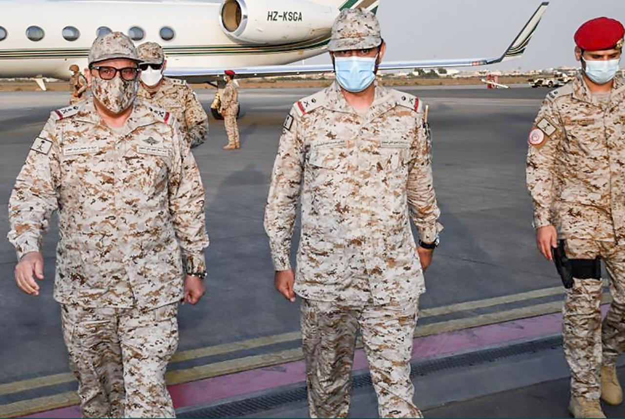 قائد قوات الدفاع الجوي الملكي السعودي يزور المنطقة الجنوبية