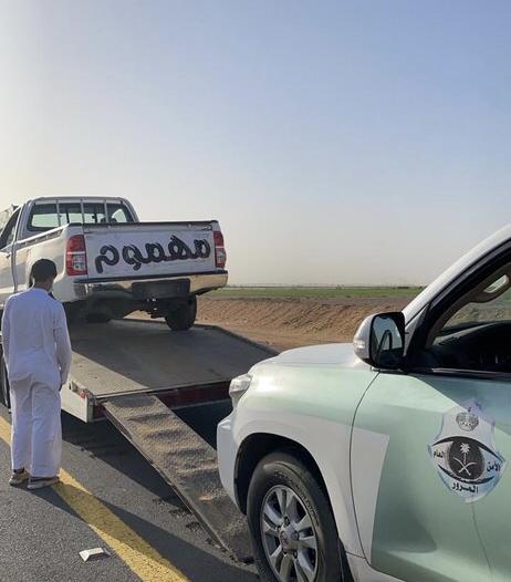 ‏مرور الجوف يضبط قائد مركبة مارس التفحيط في طبرجل