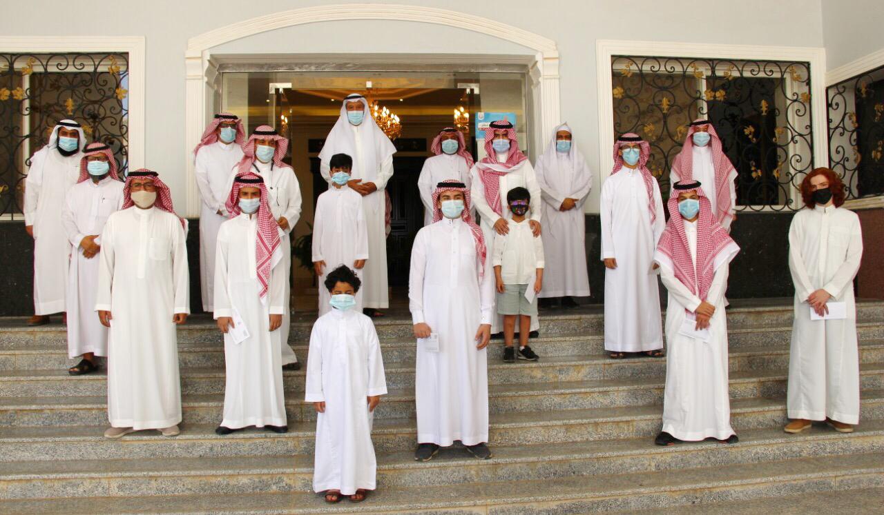 معهد العاصمة النموذجي  يكرم الفائزين في مسابقة الصلاة نور